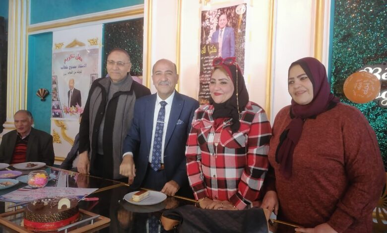 مديرية التعليم بشبرا الخيمة شرق و مجمع ابوبكر الصديق يقيمان حفل تكريم للأستاذ ممدوح خطاب 1 IMG 20240307 WA0009
