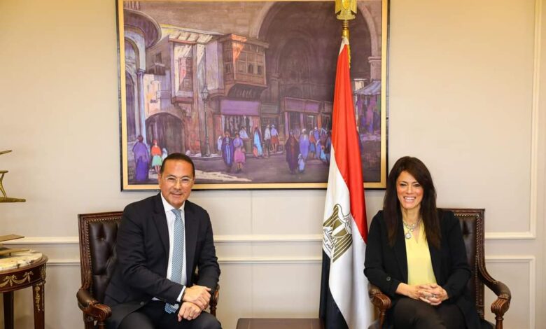 وزيرة التعاون الدولي تبحث مع المدير الإقليمي لمنظمة الأمم المتحدة المشروعات الخضراء وتنفيذ برنامج «نُوَفِّــي» 1 FB IMG 1712413260935