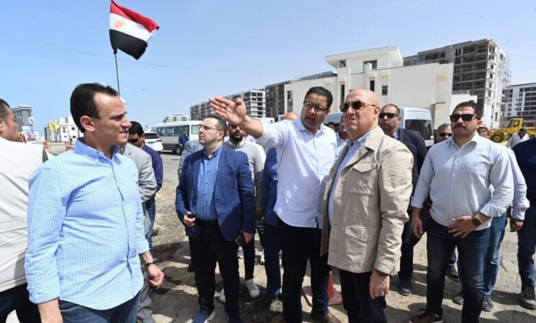 وزير الإسكان يتفقد أعمال التشطيبات بأبراج المنطقة الشاطئية 1 FB IMG 1713796348450