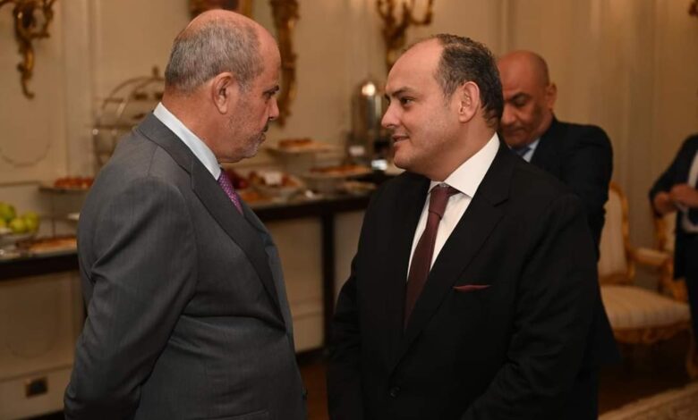 وزير التجارة والصناعة يبحث مع نظيره الأردني فرص تعزيز العلاقات الاقتصادية والتجارية والصناعية بين البلدين 1 FB IMG 1715242513212