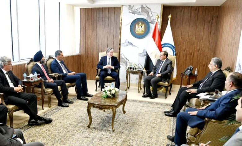 وزير البترول يستقبل رئيس مجموعة كارلايل العالمية ورئيس شركة إنرجين اليونانية 1 FB IMG 1719395836729