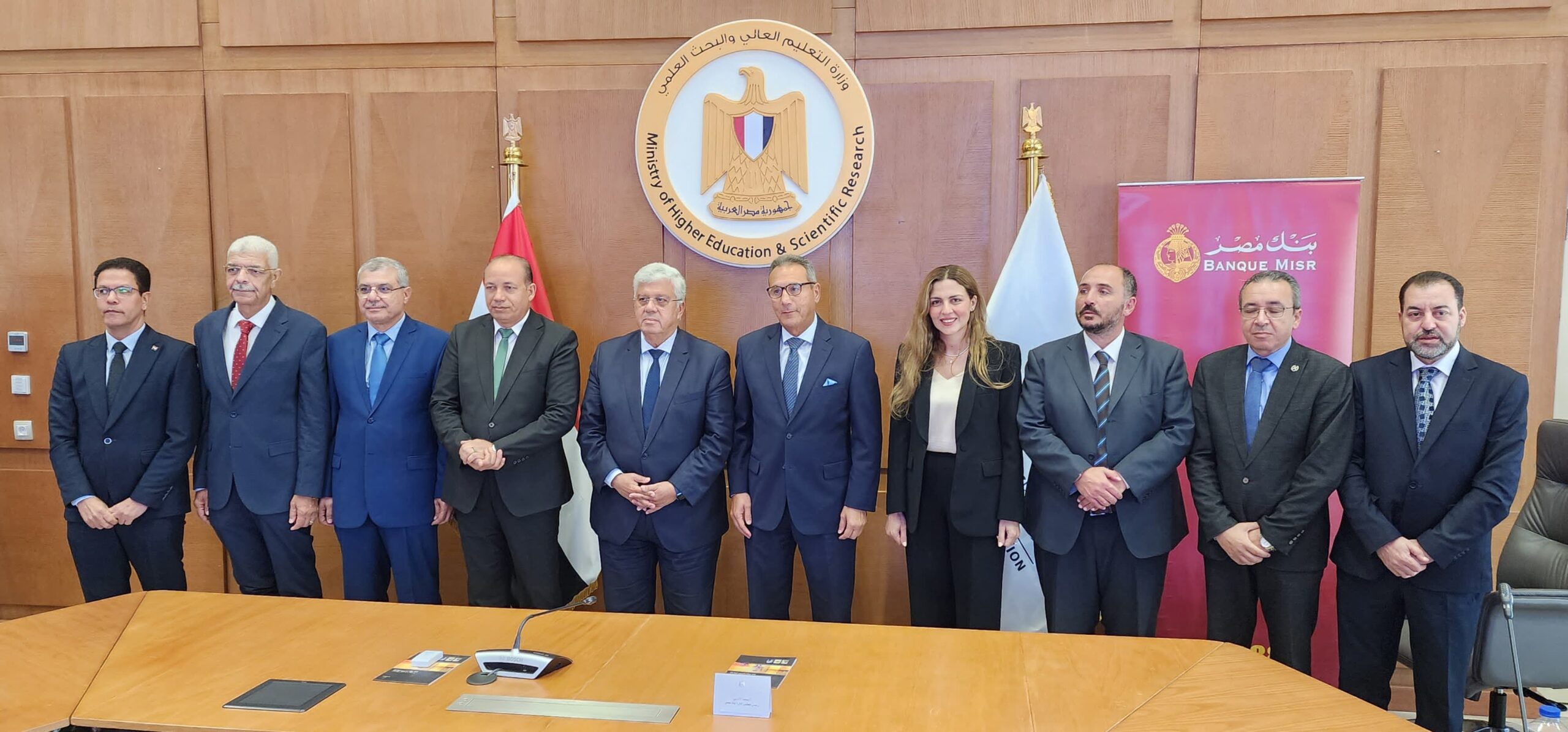 صورة تذكارية عقب توقيع البروتوكول