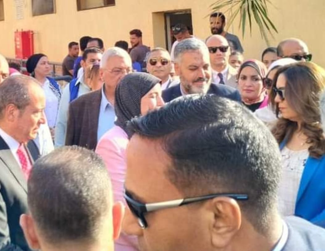 وزيرة التنمية المحلية ومحافظ القليوبية يتفقدان المنطقة المحيطة بمسار العائلة المقدسة 2 وزير التنمية المحلية خلال زيارته