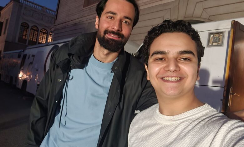 الجمهور يتفاعل مع مؤمن هشام بعد ظهوره بجانب أحمد حاتم في عمر أفندي 1 مؤمن هشام وأحمد حاتم من كواليس مسلسل عمر أفندي
