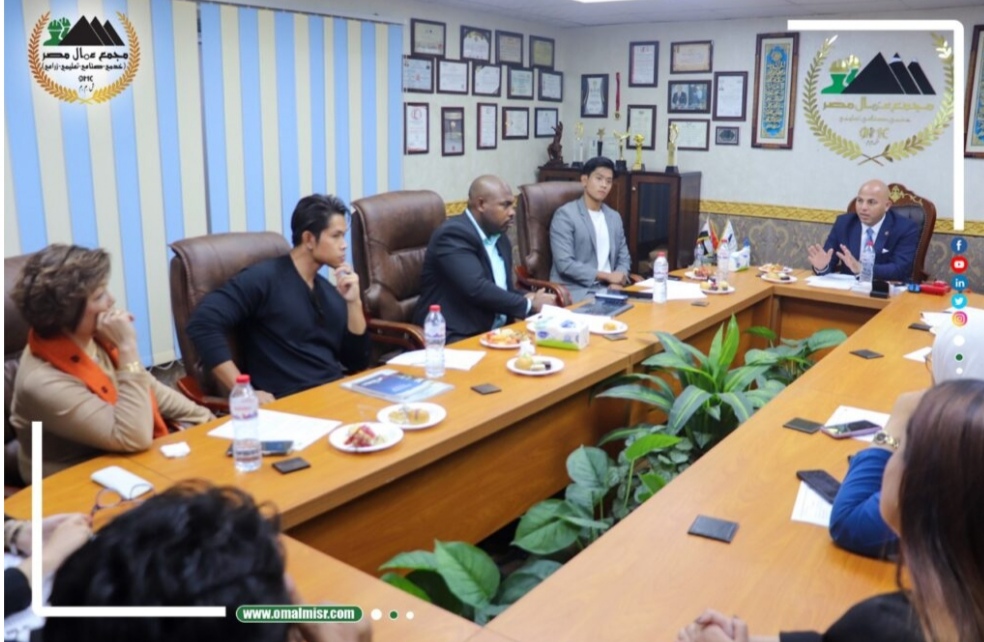 المهندس هيثم حسين يستقبل وفداً ماليزياً لتعزيز التعاون الاستثماري 2 المهندس هيثم حسين خلال اجتماعه بوفد شركة Next Green