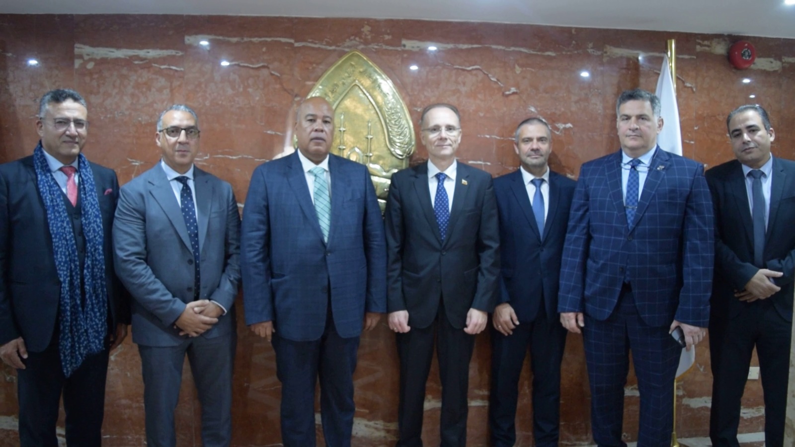 غرفة القاهرة تستقبل السفير البلغاري لبحث سبل جديدة لزيادة العلاقات الاقتصادية الثنائية 2 أيمن العشري يستقبل السفير البلغاري والوفد المرافق له