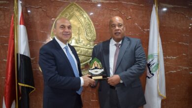 العشري يستقبل عماد السنباطي رئيس غرفة التجارة والصناعة الفرنسية بمصر