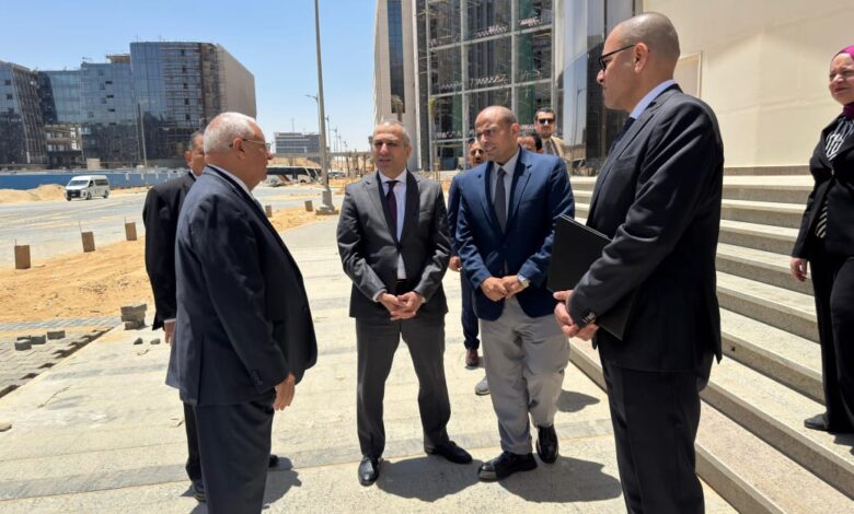 رئيس البنك الزراعي المصري يتفقد الأعمال النهائية بمقر البنك بالعاصمة الإدارية تمهيداً لافتتاحه قريباً 1 IMG 20250529 WA0016