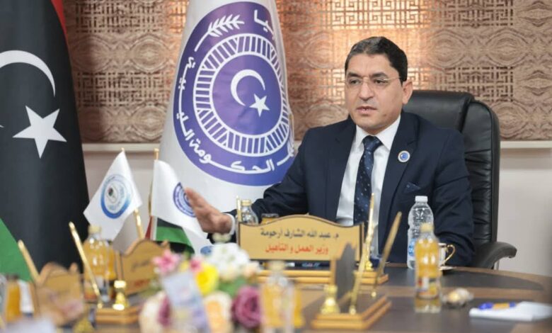وزير العمل والتأهيل يلتقي ممثلي شركات الجنوب المنفذة لمشروعات الطوارئ 1 IMG 20250712 WA0022