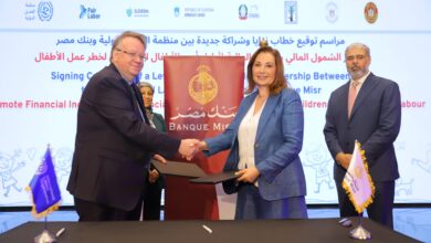 الأستاذة هند فهمي ايريك اوشلان عقب توقيع البروتوكول