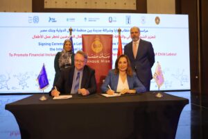 بنك مصر يوقع بروتوكول تعاون مع منظمة العمل الدولية تعزيزا للشمول المالي والقضاء على عمل الأطفال 2 الأستاذة هند فهمي ايريك اوشلان خلال توقيع البروتوكول